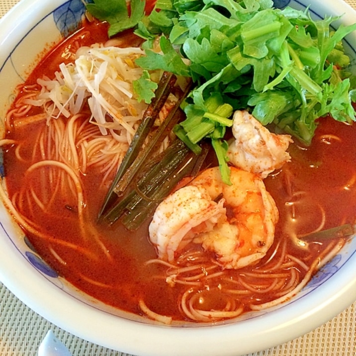 トムヤムクンにラーメン